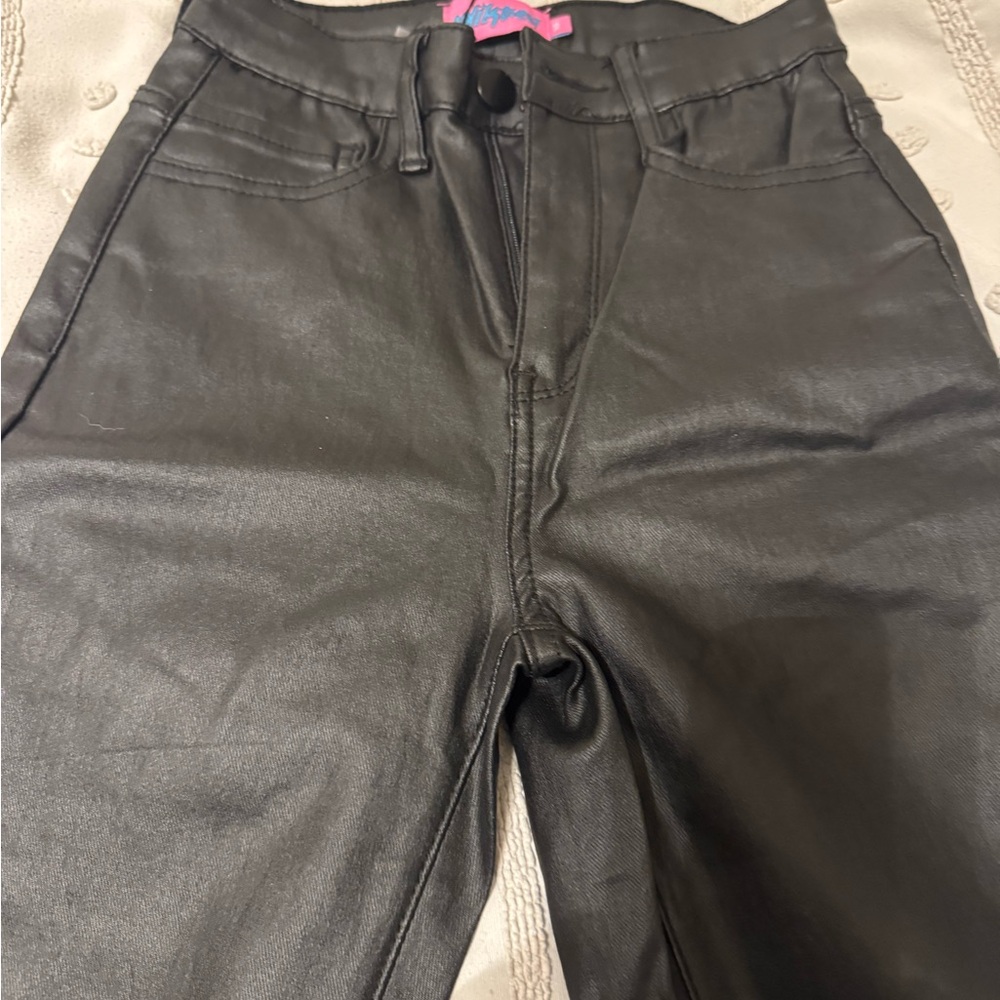 Black Women's sleek jeans